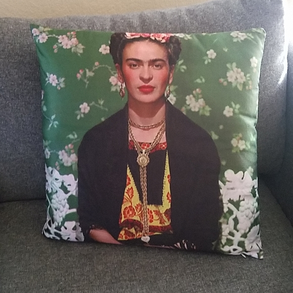 Frida Kahlo Pillow Case - Picture 2 of 3